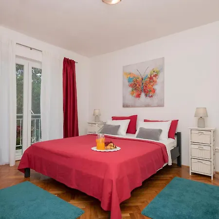 Three-bedroom In Vinjani Gornji 度假居 *