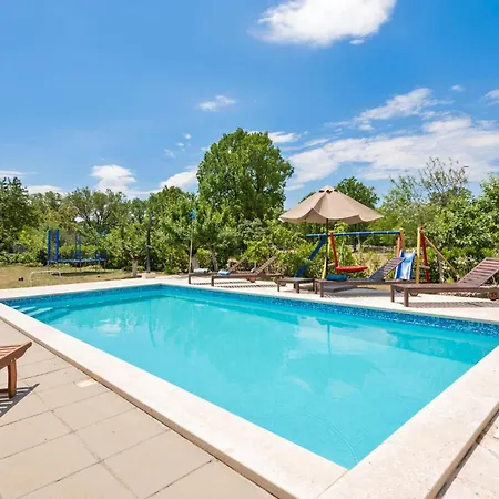 Three-bedroom In Vinjani Gornji * Aracici