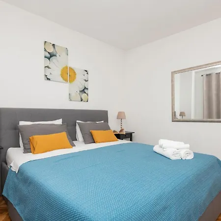 Three-bedroom In Vinjani Gornji