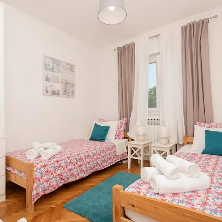 Three-bedroom In Vinjani Gornji 度假居 *